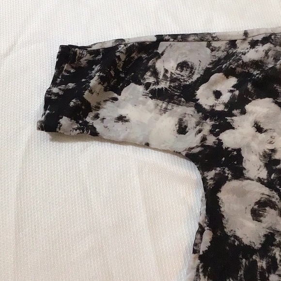 GAP pullover chiffon top - Picture 3 of 6